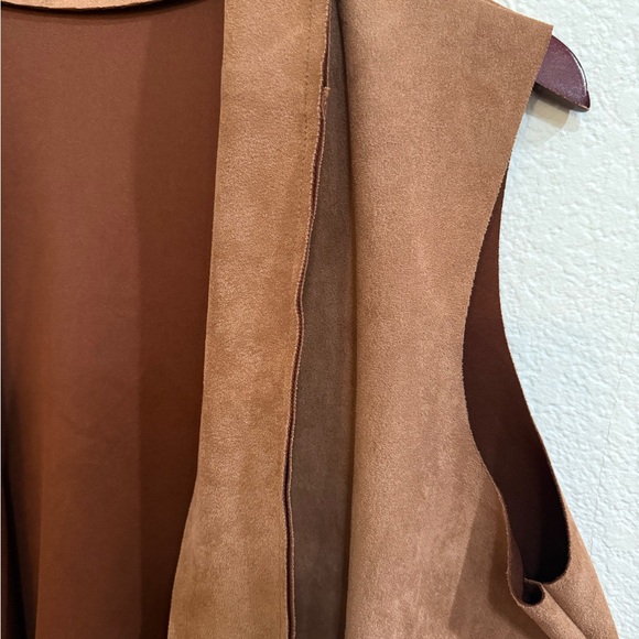 Composition/Zusamme Fringed Suede Sleeveless Vest in Cognac Brown - Picture 4 of 11